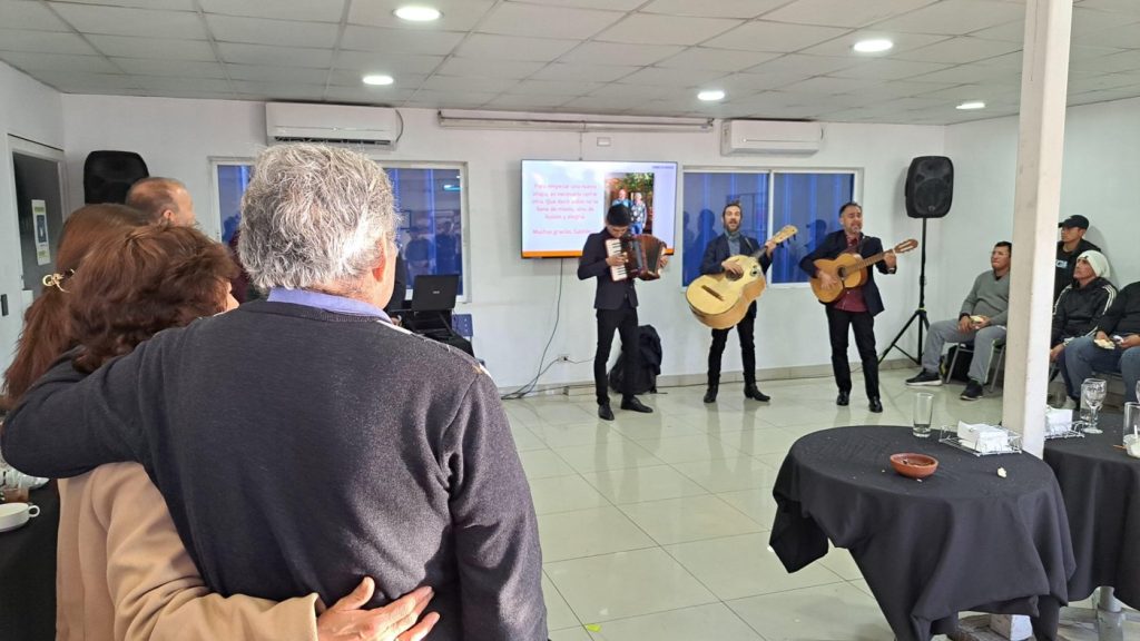 Colaboradores reunidos en una celebración de la empresa
